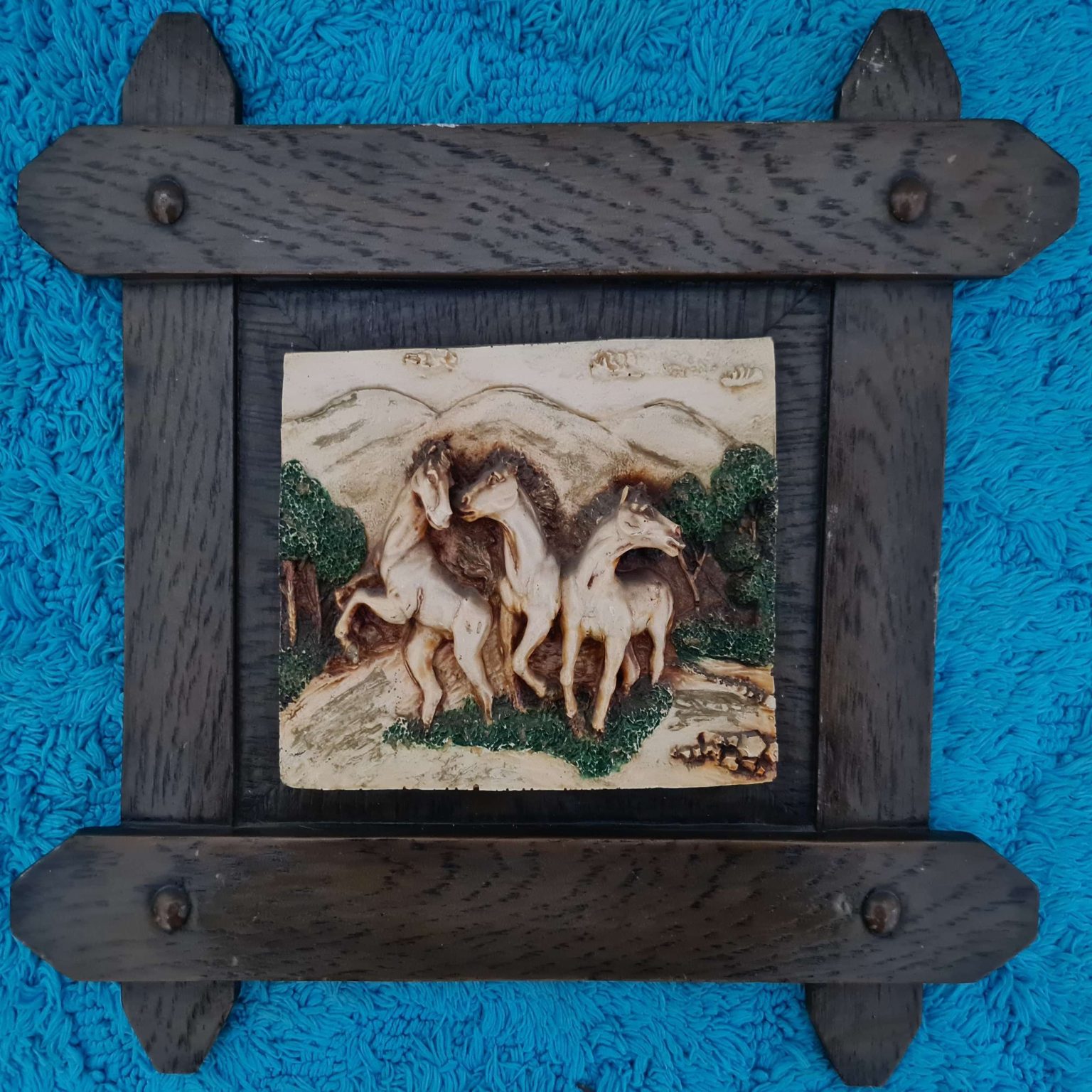 ahşap-çerçevesinde-at-doğa-rölyef-tablo-1