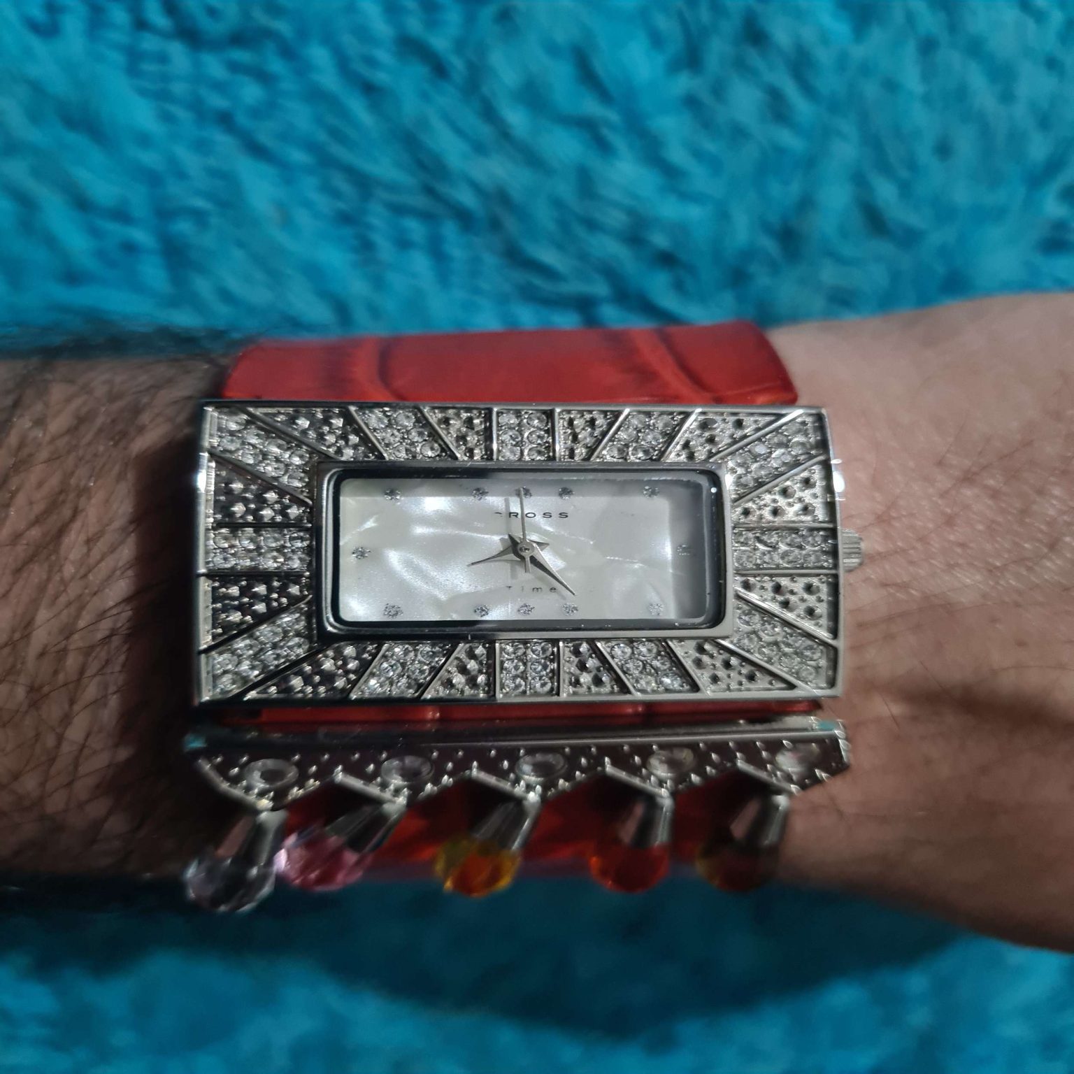 kırmızı-deri-kalın-bileklik-vintage-saat-1
