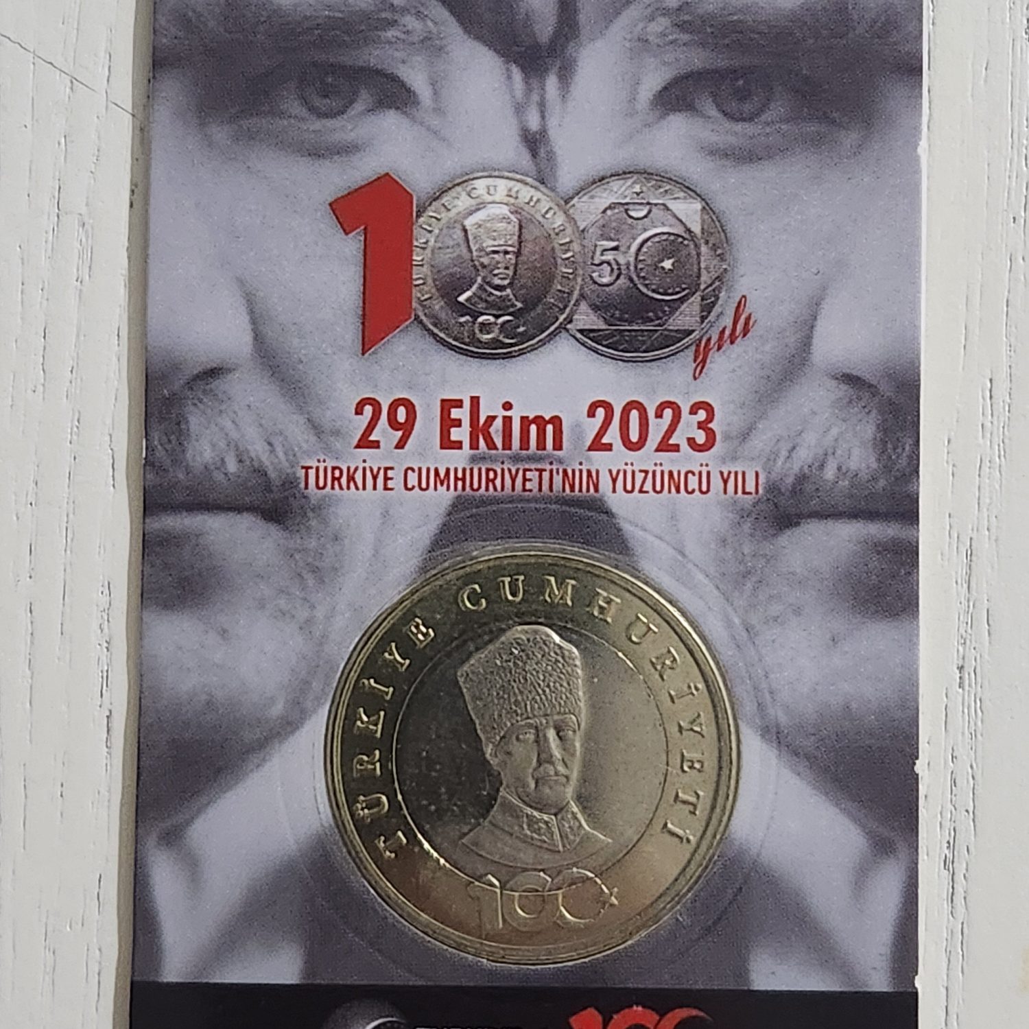 29 Ekim Madeni 5 Lira Kutusunda Çil Hatıra Para