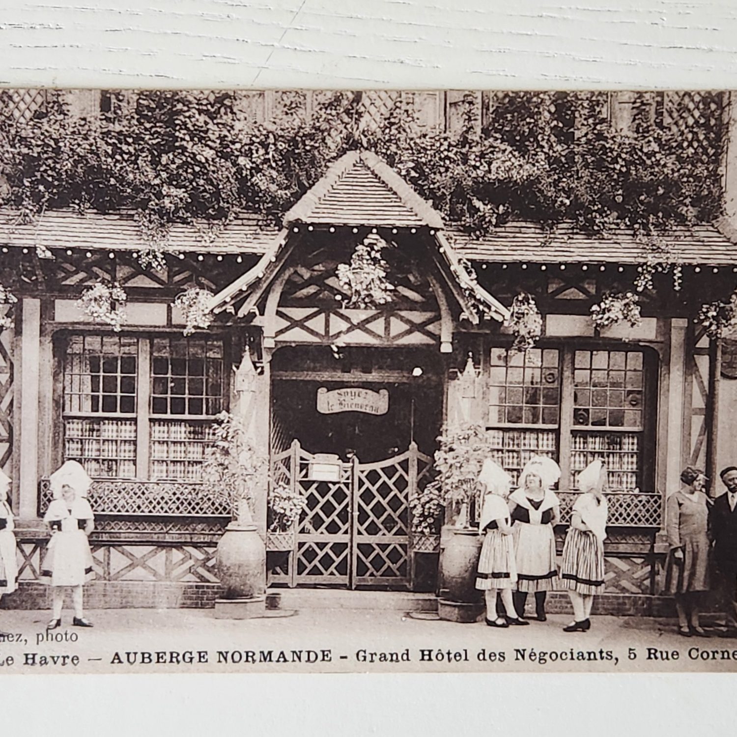 Fransa Normandiya Yerel Kiyafetli Kartpostal