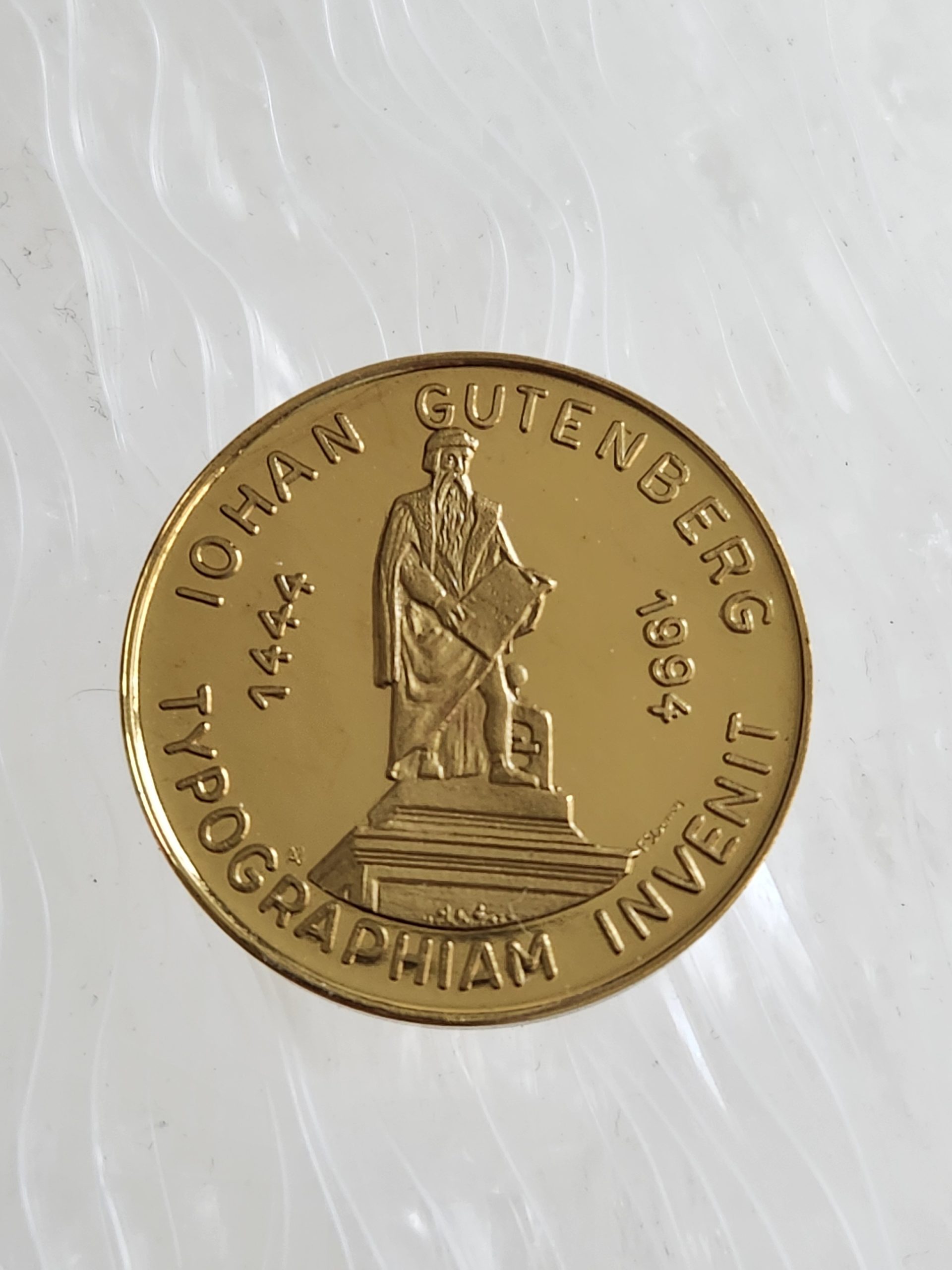 1000031984-1-scaled.jpg Gutenberg Matbaa 500.Yıl Nadir Hatıra Madalya 3 cm Çap - Görsel 1