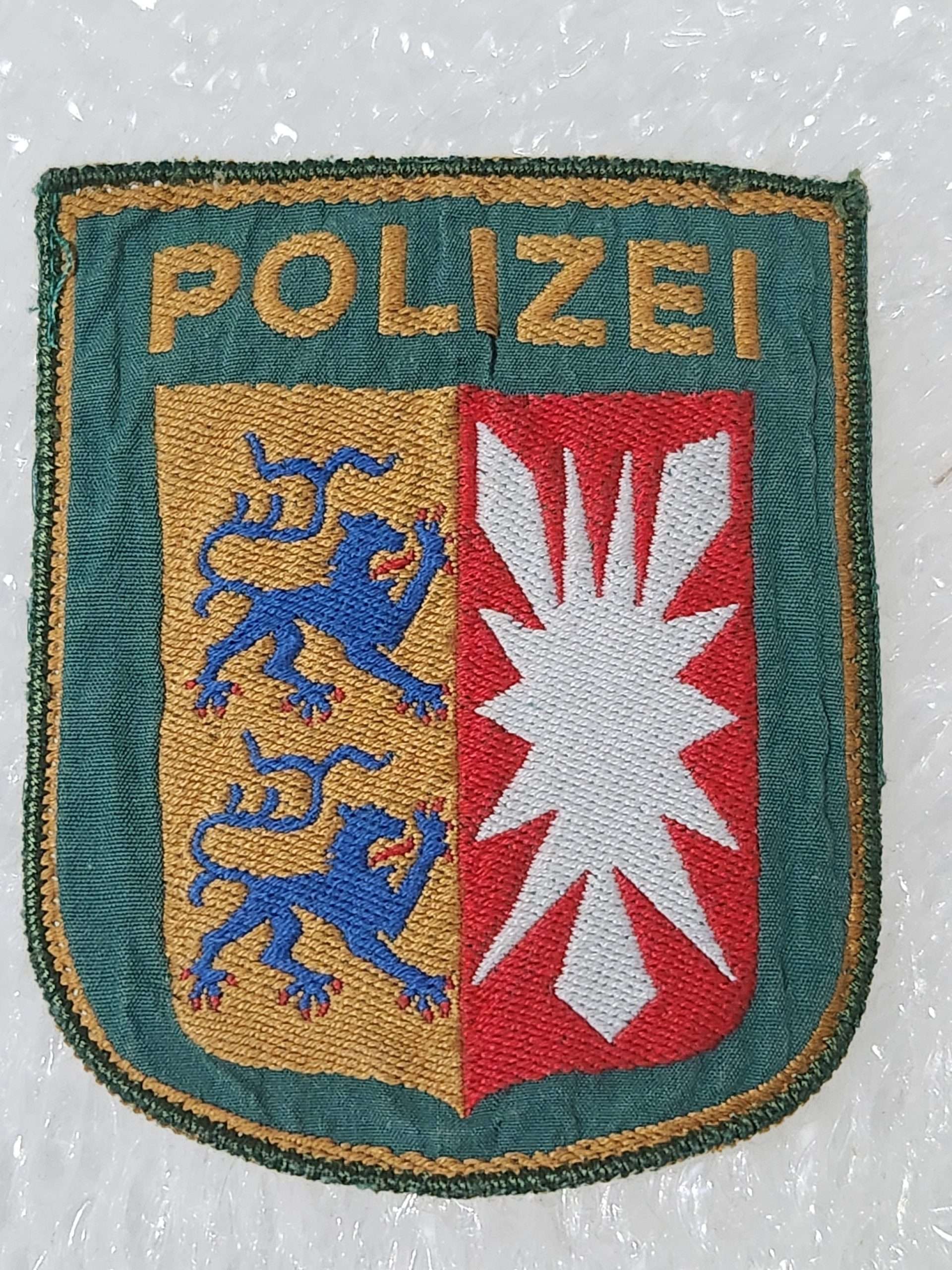 2025/02/1000067912-scaled.jpg Alman Eski Dönem Antika Kumaș Patch Polis Amblem - Görsel 1
