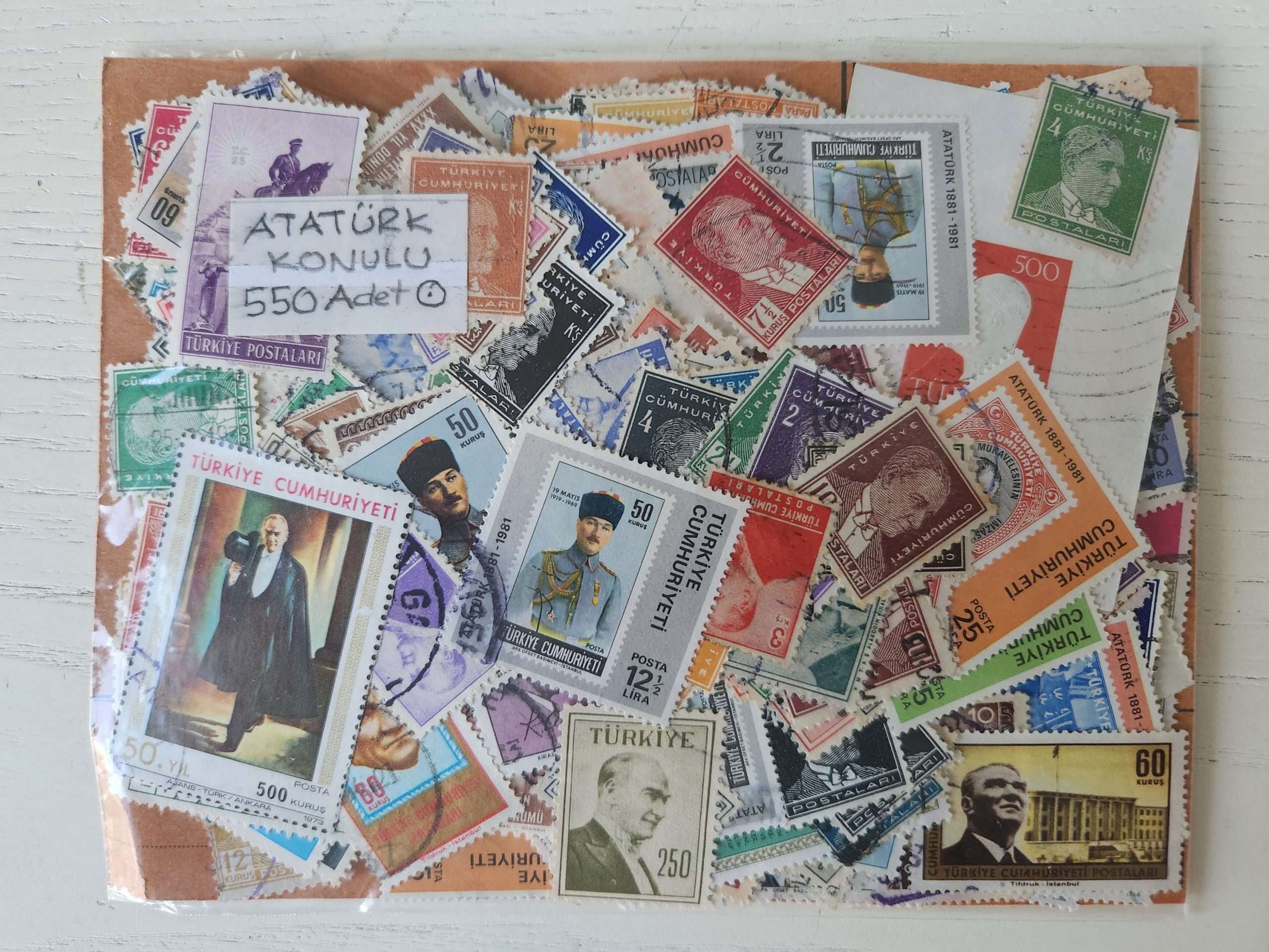 2025/03/1000078752-scaled.jpg 550 Adet Atatürk Pulları Posta Pul Koleksiyonu - Görsel 1