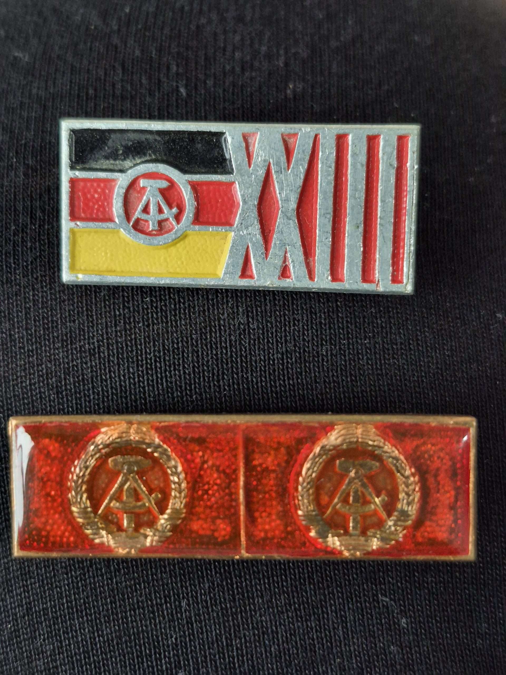 2025/10/1000049168-scaled.jpg 2 Adet Doğu Almanya Rozet Nadir DDR - Görsel 1