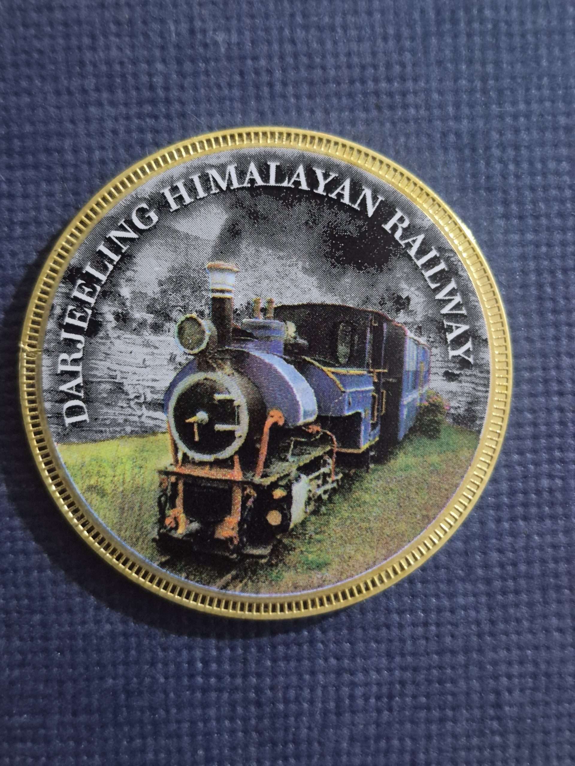 2026/02/1000082202-scaled.jpg Alman Demiryolu Serisi Darjeeling Himalayan Railway Altın kaplama bakır hatıra madalya - Görsel 1